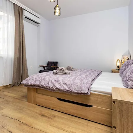 度假居 Cozy Floor From A House Near The Center By Flat Mаnager *