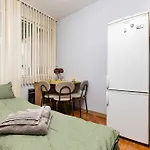 Hébergement de vacances Cozy Floor From A House Near The Center By Flat Mаnager *