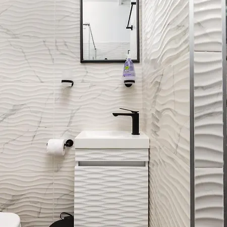 度假居 Cozy Floor From A House Near The Center By Flat Mаnager