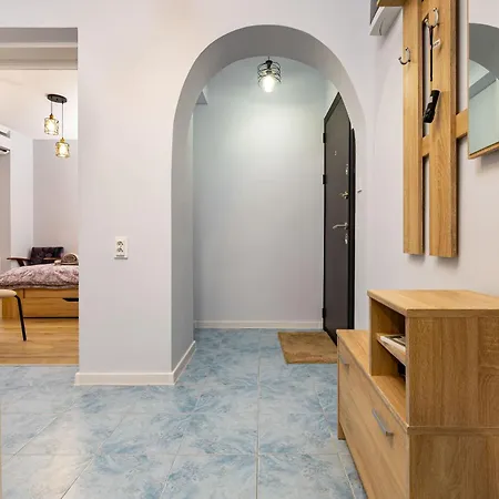 度假居 Cozy Floor From A House Near The Center By Flat Mаnager