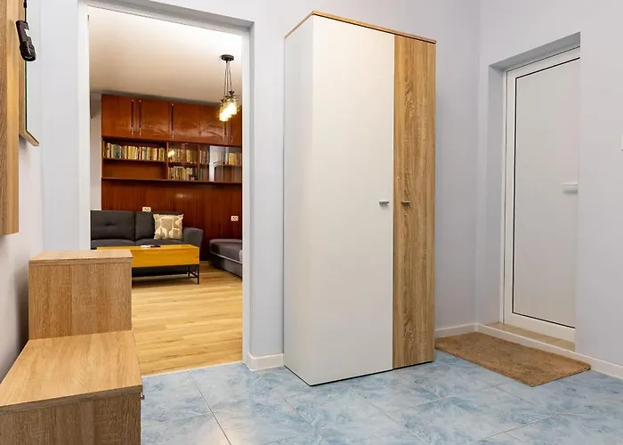 度假居 Cozy Floor From A House Near The Center By Flat Mаnager